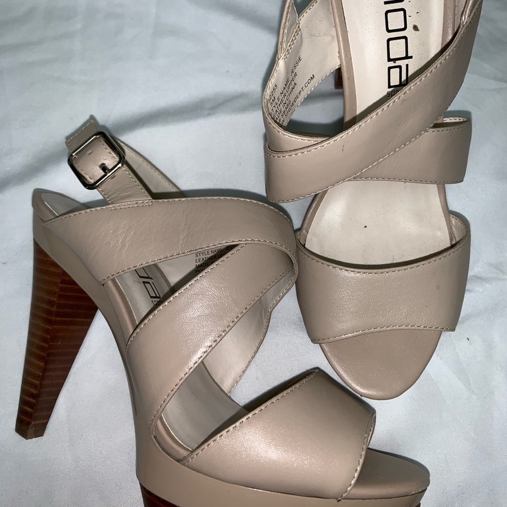 Moda Taupe heels